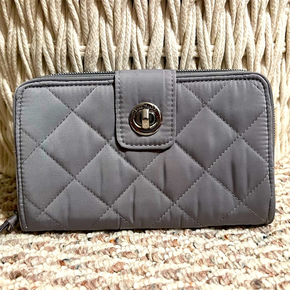 NWT Vera Bradley Iconic RFID Turnlock Wallet in Tranquil Gray
